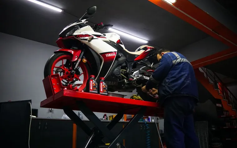 Réviser sa moto soi-même : les bons réflexes
